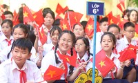  &apos;Có lẽ con là người hạnh phúc nhất trong lễ khai giảng năm học mới này&apos; 