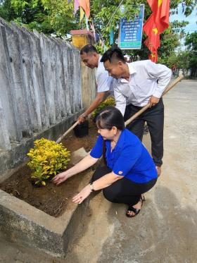 Quảng Nam: Nông dân huyện Đại Lộc ra mắt tuyến đường hoa sáng - xanh - sạch - đẹp