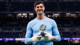 Courtois được ví như 'Maradona, Messi, Ronaldo trong giới thủ môn' 