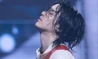  Suga (BTS) cúi đầu xin lỗi 