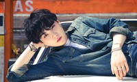  Suga (BTS) cúi đầu xin lỗi 