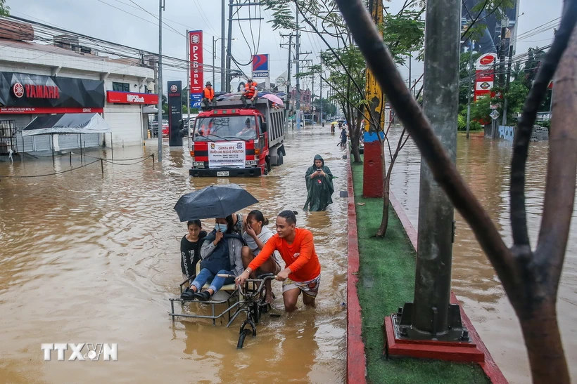  Bão Bebinca hoành hành Philippines, ít nhất 6 người thiệt mạng 第1张