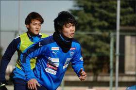 Yokohama FC đối xử &quot;cực phũ&quot; với Công Phượng