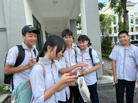 Hà Nội: học sinh không được sử dụng điện thoại trong lớp học