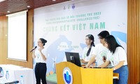  Học sinh thi tranh biện tiếng Anh &apos;Túi nhựa, ni-lông dùng một lần&apos; 