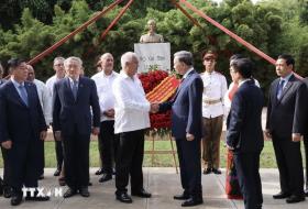 Tổng Bí thư, Chủ tịch nước Tô Lâm đặt vòng hoa tại Tượng đài Bác Hồ ở La Habana