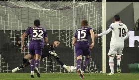 De Gea cản 2 quả phạt đền trước AC Milan 