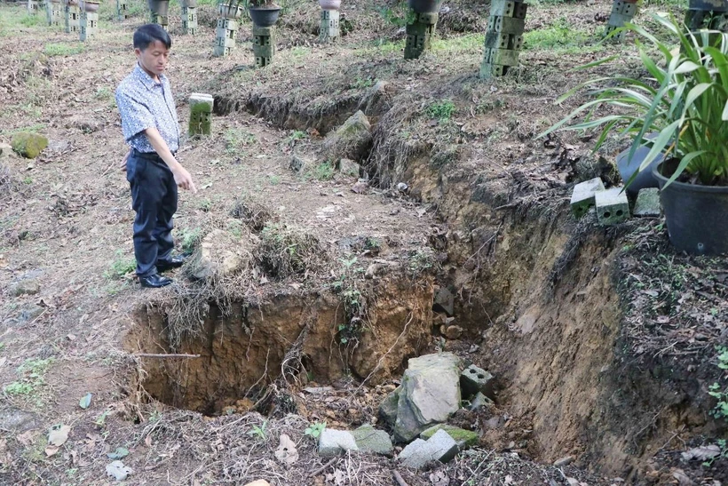  Nguy cơ sạt lở ở bản Sin Suối Hồ: Vận động người dân tạm rời đến nơi an toàn 