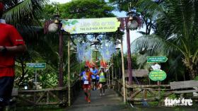 Về Đồng Tháp chạy marathon, ăn canh chua cá linh