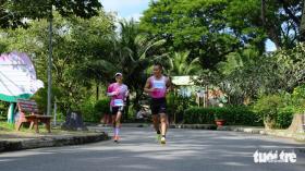 Về Đồng Tháp chạy marathon, ăn canh chua cá linh