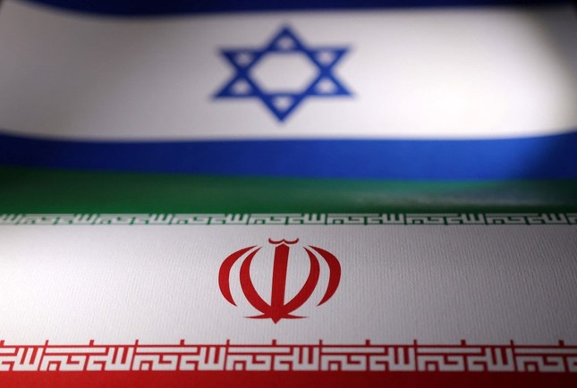  Israel cảnh báo Iran trước khi tấn công? 